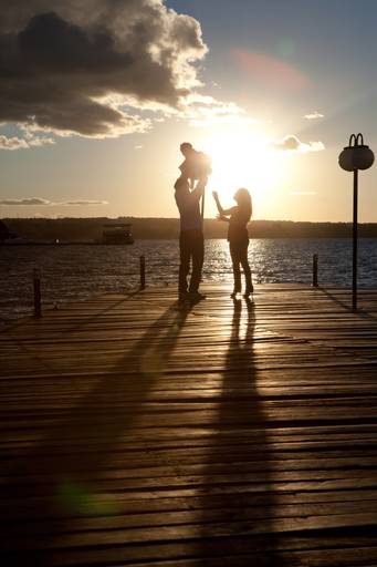 família ao por do sol