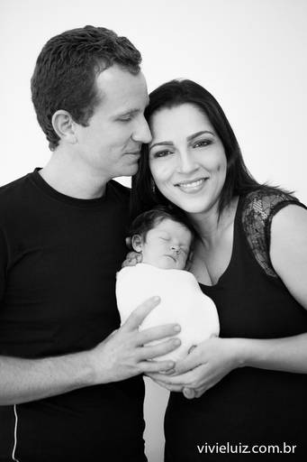 foto em família com bebê recém nascida