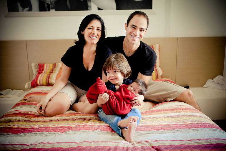 família com recém nascido