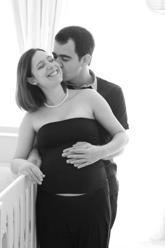 marido e mulher grávidos