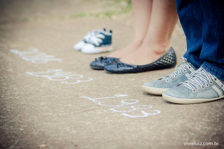 pés da família esperando o novo filho