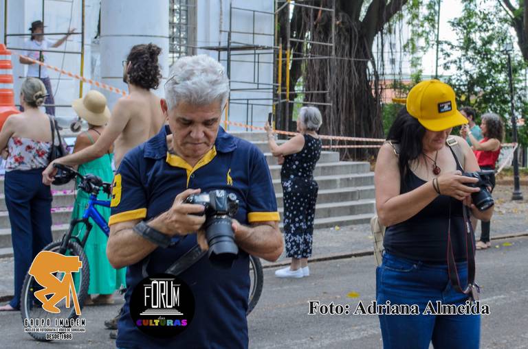 grupoimagem.escolafotografia O Grupo Imagem Núcleo de
Fotografia e Vídeo, participou da Ocupação Artística no
ultimo dia 15/11/2022, esse evento foi uma singela
homenagem aos artistas já falecidos que atuaram em
Sorocaba nos últimos 100 anos.