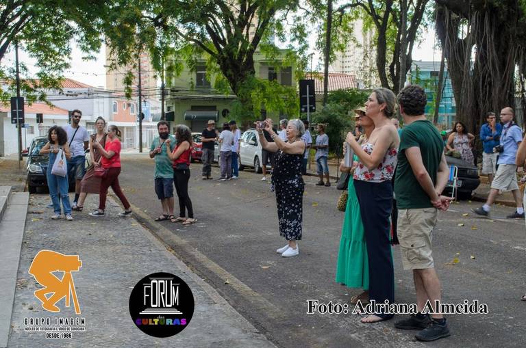 grupoimagem.escolafotografia O Grupo Imagem Núcleo de
Fotografia e Vídeo, participou da Ocupação Artística no
ultimo dia 15/11/2022, esse evento foi uma singela
homenagem aos artistas já falecidos que atuaram em
Sorocaba nos últimos 100 anos.