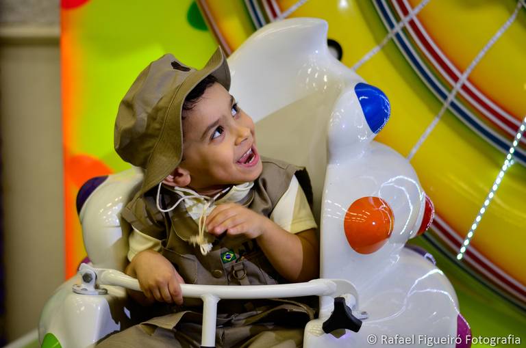 Crianca sorindo gargalhada rosa monster hi festa infantil fotografia infantil fotografo recife