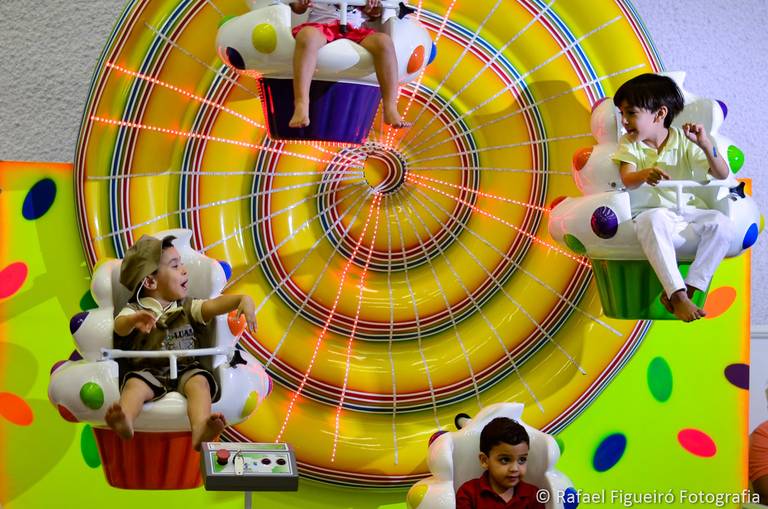 Crianca sorindo gargalhada rosa monster hi festa infantil fotografia infantil fotografo recife