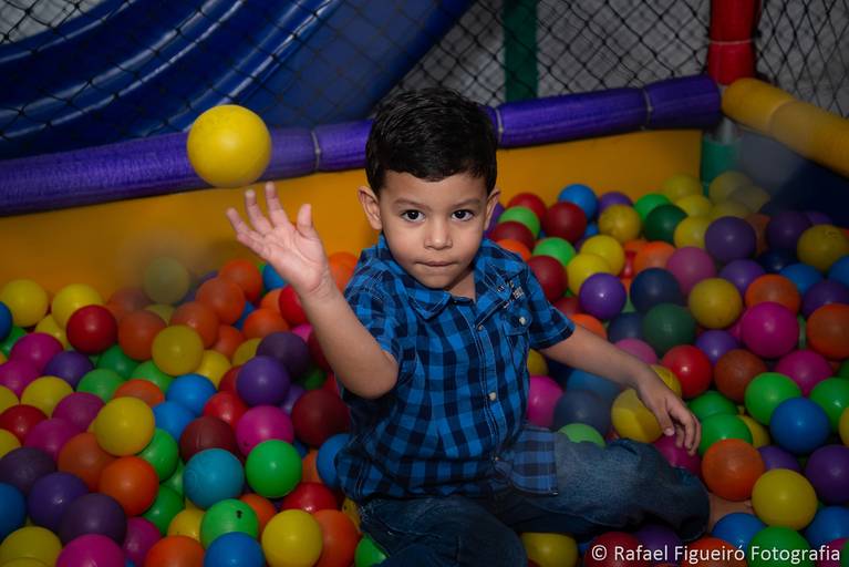 Crianca sorindo gargalhada rosa monster hi festa infantil fotografia infantil fotografo recife