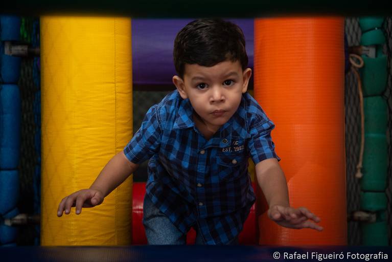 Crianca sorindo gargalhada rosa monster hi festa infantil fotografia infantil fotografo recife