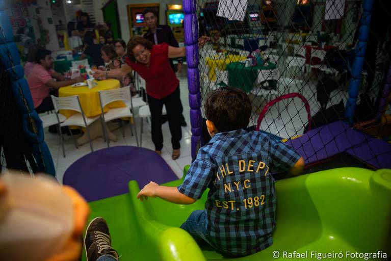 Crianca sorindo gargalhada rosa monster hi festa infantil fotografia infantil fotografo recife