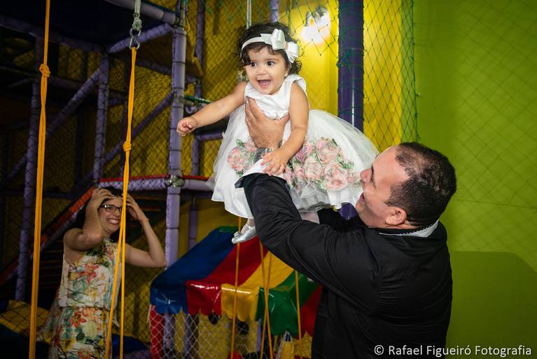 Crianca sorindo gargalhada rosa monster hi festa infantil fotografia infantil fotografo recife