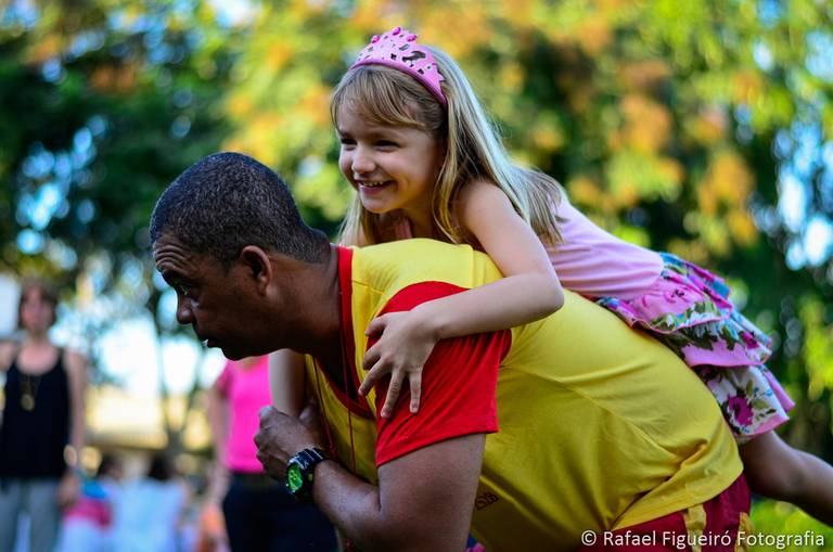 Crianca sorindo gargalhada rosa monster hi festa infantil fotografia infantil fotografo recife