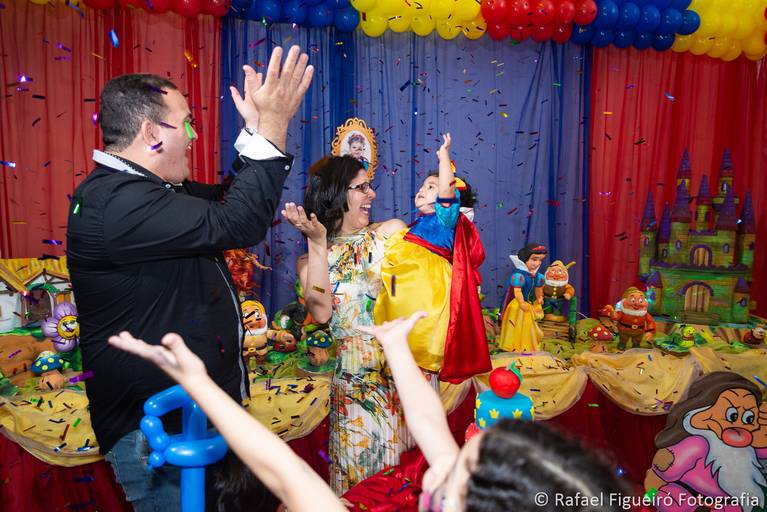 Crianca sorindo gargalhada rosa monster hi festa infantil fotografia infantil fotografo recife