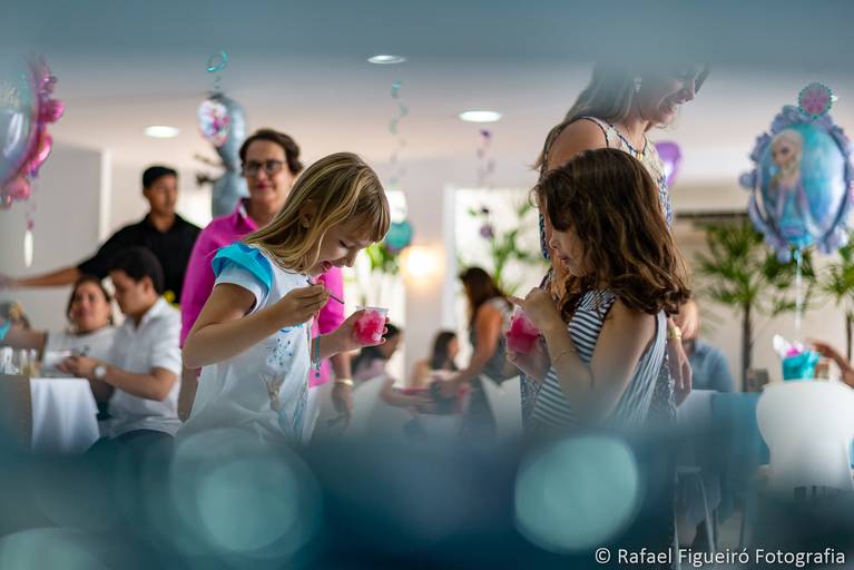 Crianca sorindo gargalhada rosa monster hi festa infantil fotografia infantil fotografo recife