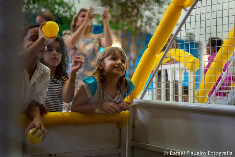 Crianca sorindo gargalhada rosa monster hi festa infantil fotografia infantil fotografo recife