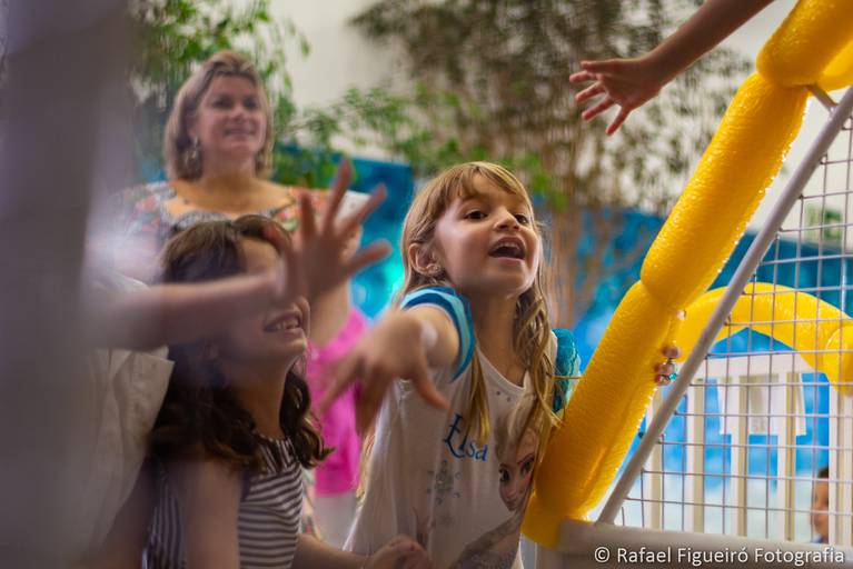 Crianca sorindo gargalhada rosa monster hi festa infantil fotografia infantil fotografo recife