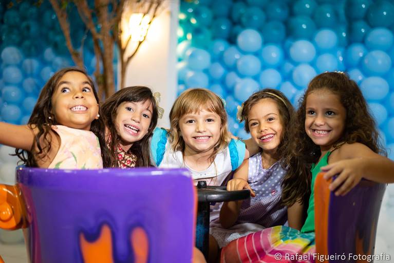 Crianca sorindo gargalhada rosa monster hi festa infantil fotografia infantil fotografo recife