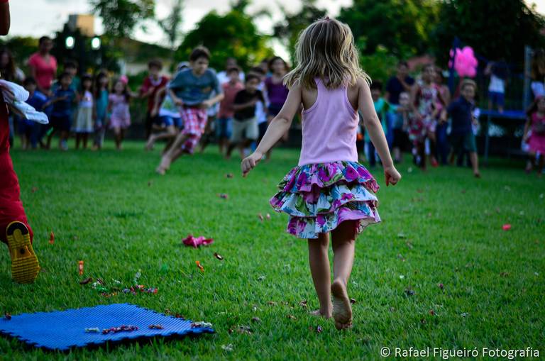 Crianca sorindo gargalhada rosa monster hi festa infantil fotografia infantil fotografo recife