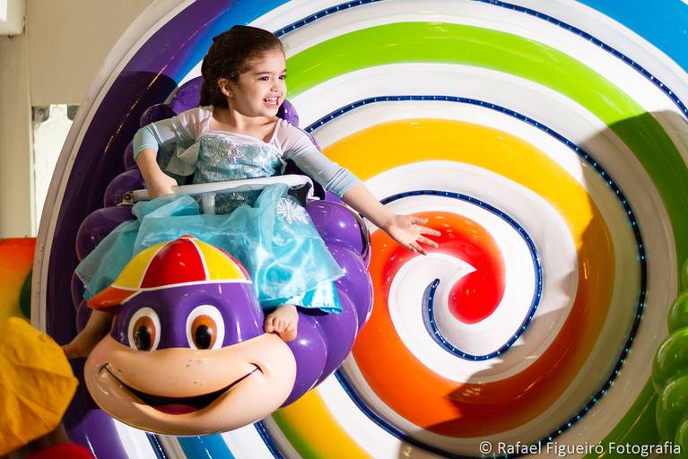 Crianca sorindo gargalhada rosa monster hi festa infantil fotografia infantil fotografo recife