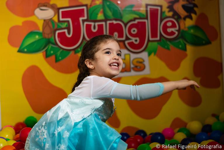 Crianca sorindo gargalhada rosa monster hi festa infantil fotografia infantil fotografo recife