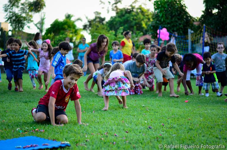 Crianca sorindo gargalhada rosa monster hi festa infantil fotografia infantil fotografo recife
