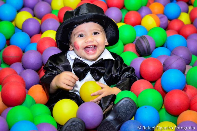 Crianca sorindo gargalhada rosa monster hi festa infantil fotografia infantil fotografo recife