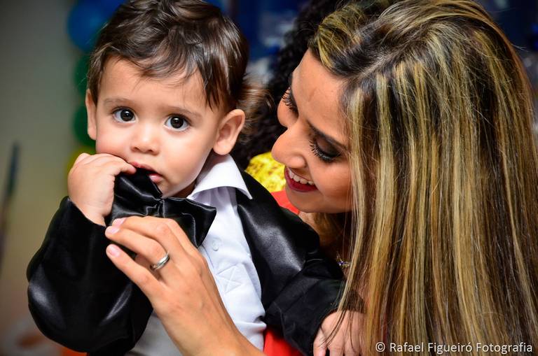 Crianca sorindo gargalhada rosa monster hi festa infantil fotografia infantil fotografo recife