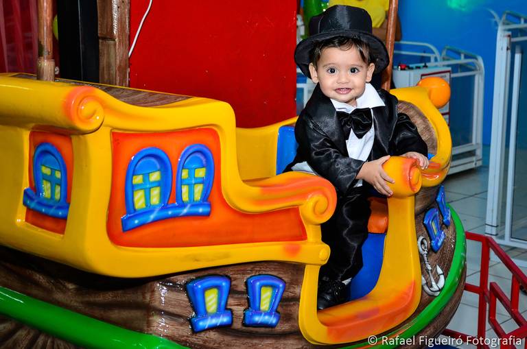 Crianca sorindo gargalhada rosa monster hi festa infantil fotografia infantil fotografo recife