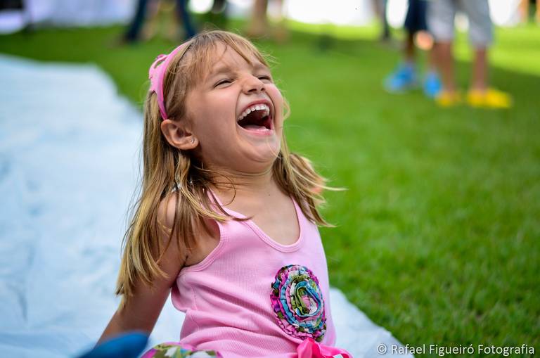 Crianca sorindo gargalhada rosa monster hi festa infantil fotografia infantil fotografo recife