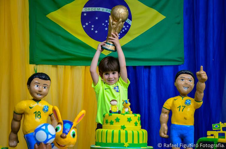 Crianca sorindo gargalhada rosa monster hi festa infantil fotografia infantil fotografo recife