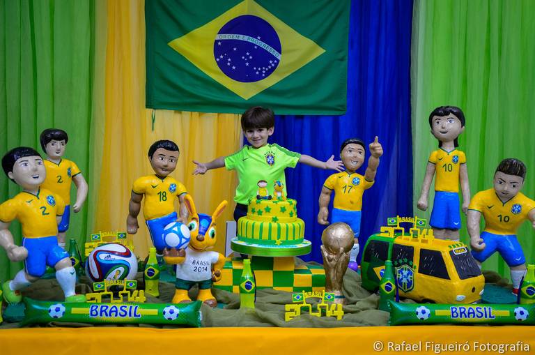 Crianca sorindo gargalhada rosa monster hi festa infantil fotografia infantil fotografo recife