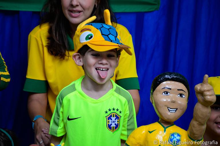 Crianca sorindo gargalhada rosa monster hi festa infantil fotografia infantil fotografo recife