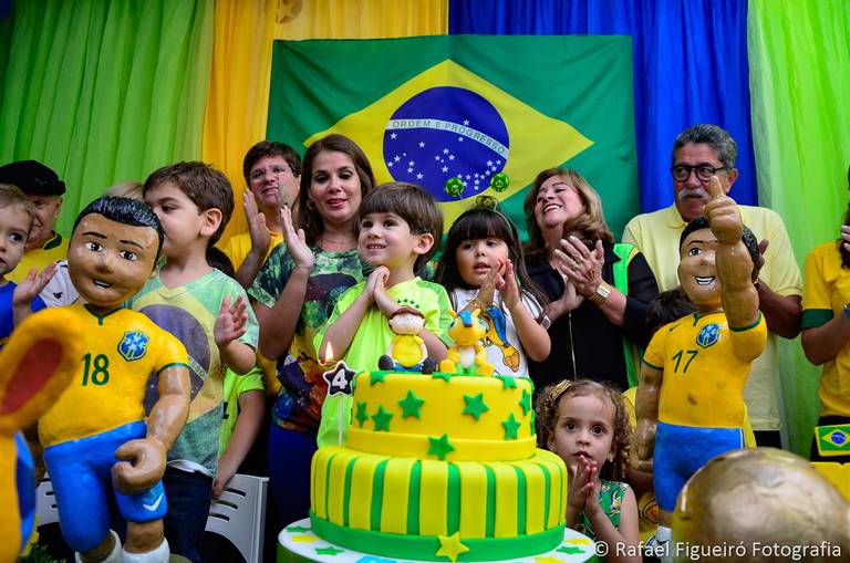 Crianca sorindo gargalhada rosa monster hi festa infantil fotografia infantil fotografo recife
