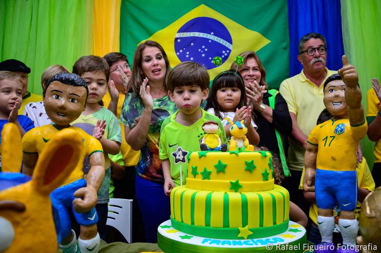 Crianca sorindo gargalhada rosa monster hi festa infantil fotografia infantil fotografo recife