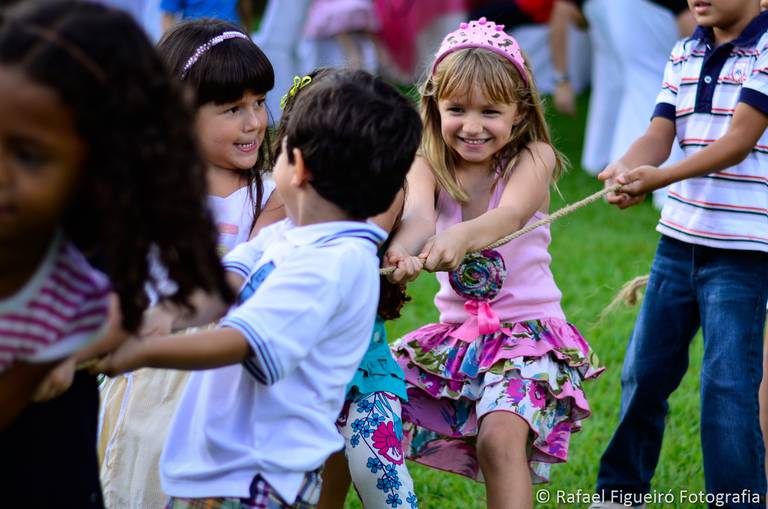 Crianca sorindo gargalhada rosa monster hi festa infantil fotografia infantil fotografo recife