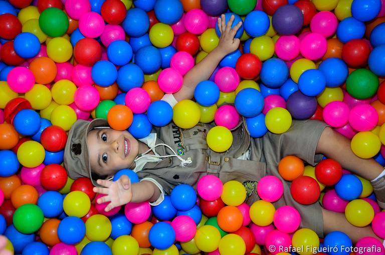 Crianca sorindo gargalhada rosa monster hi festa infantil fotografia infantil fotografo recife