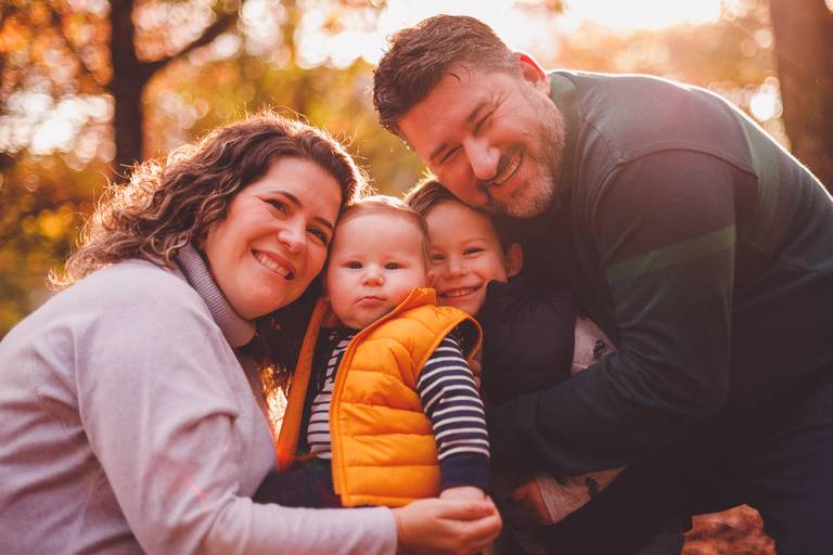 Fotografa Familia Curitiba - Ensaio externo Outono Canaleta bosque 