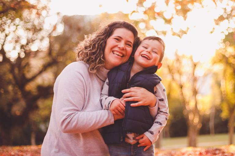 Fotografa Familia Curitiba - Ensaio externo Outono Canaleta bosque 