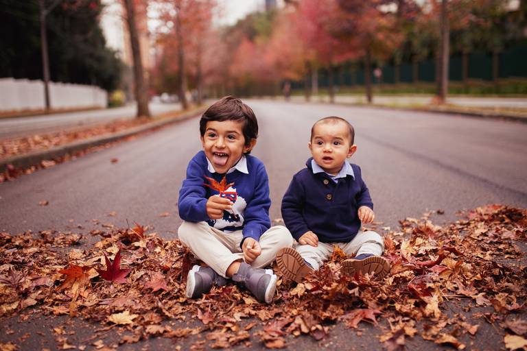 Fotografa Familia Curitiba - Ensaio externo Outono Canaleta bosque 