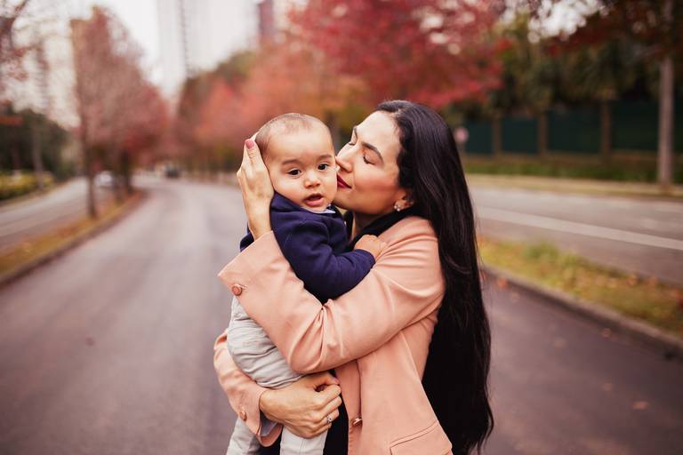 Fotografa Familia Curitiba - Ensaio externo Outono Canaleta bosque 