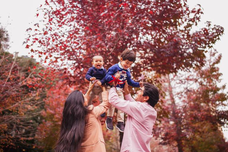 Fotografa Familia Curitiba - Ensaio externo Outono Canaleta bosque 