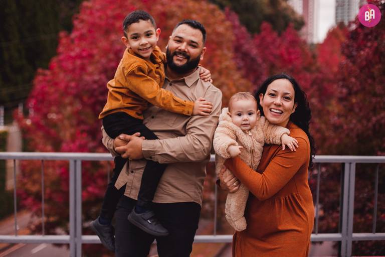 Fotografa Familia Curitiba - Ensaio externo Outono Canaleta bosque 