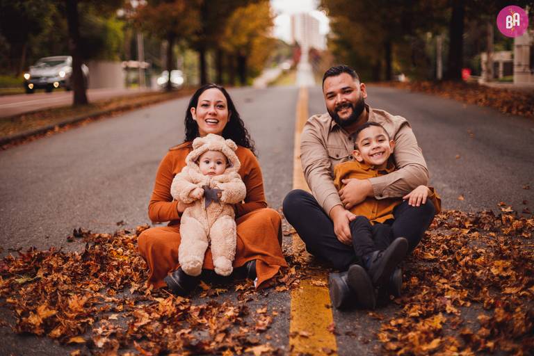 Fotografa Familia Curitiba - Ensaio externo Outono Canaleta bosque 