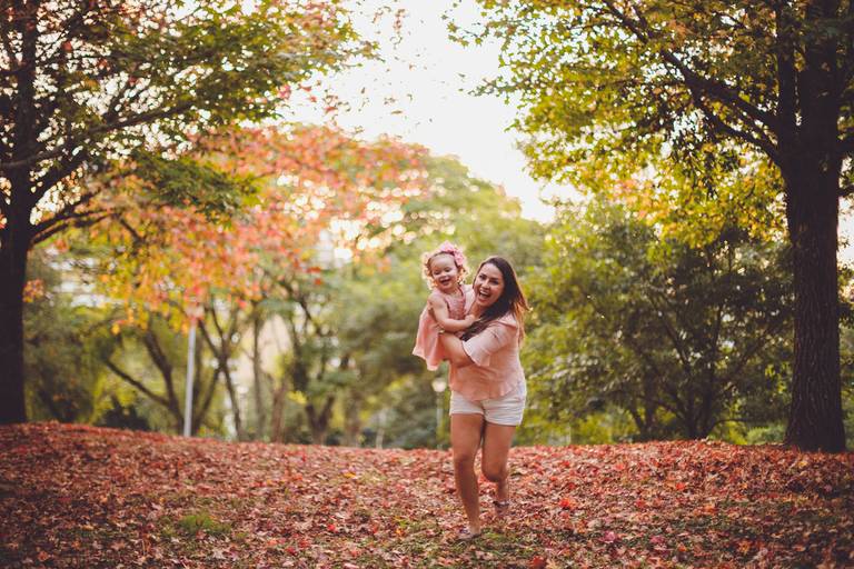 Fotografa Familia Curitiba - Ensaio externo Outono Canaleta bosque 