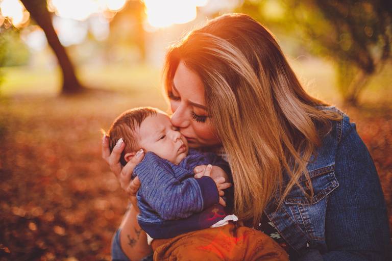 Fotografa Familia Curitiba - Ensaio externo Outono Canaleta bosque 