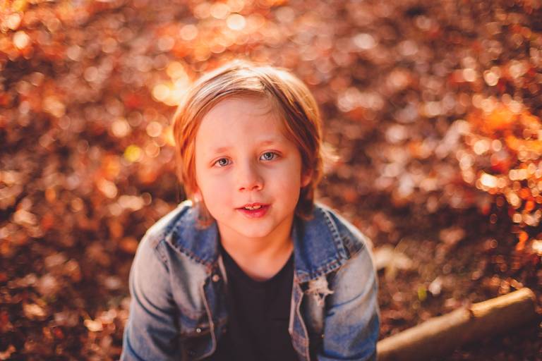 Fotografa Familia Curitiba - Ensaio externo Outono Canaleta bosque 