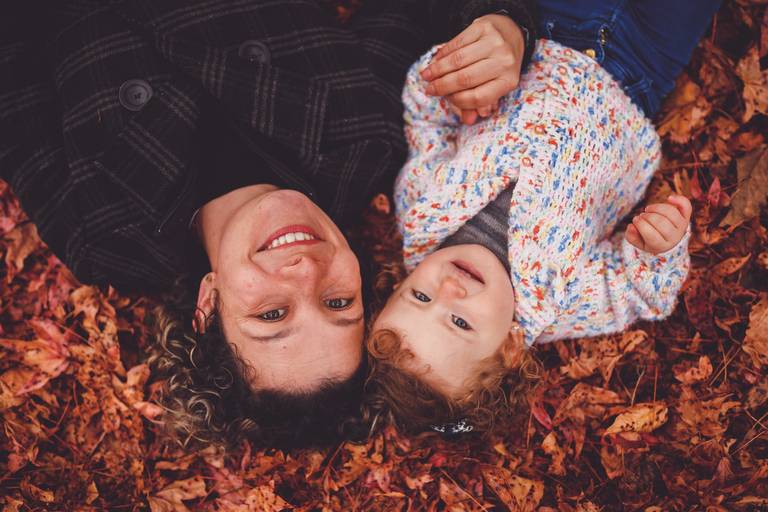 Fotografa Familia Curitiba - Ensaio externo Outono Canaleta bosque 