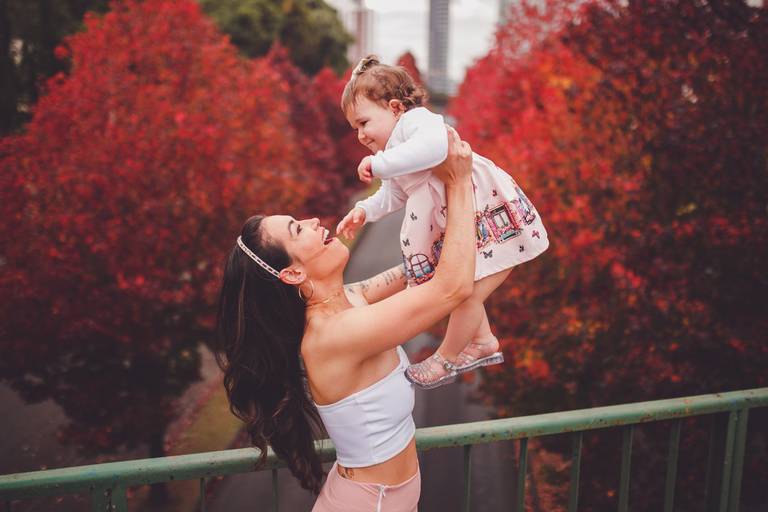 Fotografa Familia Curitiba - Ensaio externo Outono Canaleta bosque 
