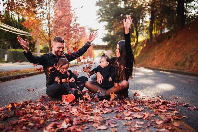 Fotografa Familia Curitiba - Ensaio externo Outono Canaleta bosque 