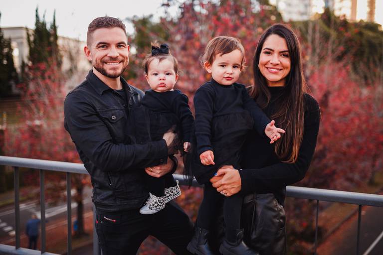 Fotografa Familia Curitiba - Ensaio externo Outono Canaleta bosque 