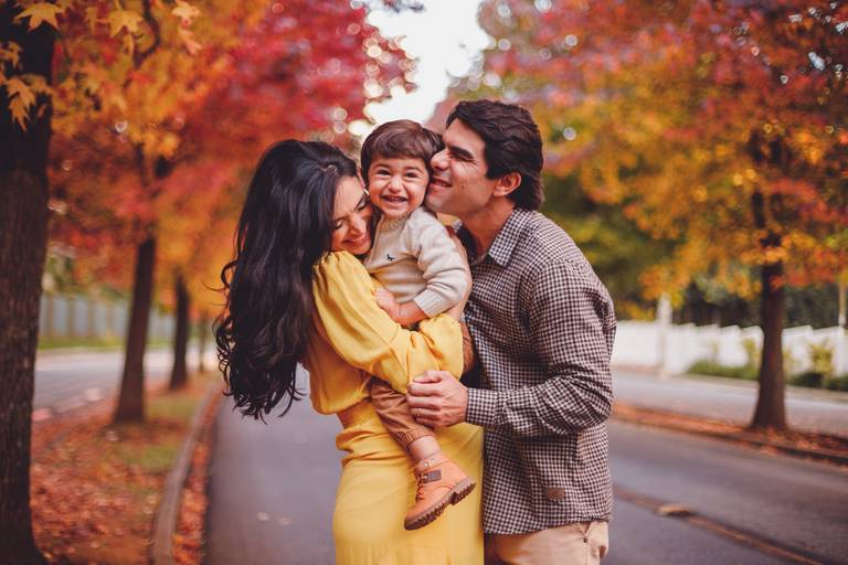 Fotografa Familia Curitiba - Ensaio externo Outono Canaleta bosque 