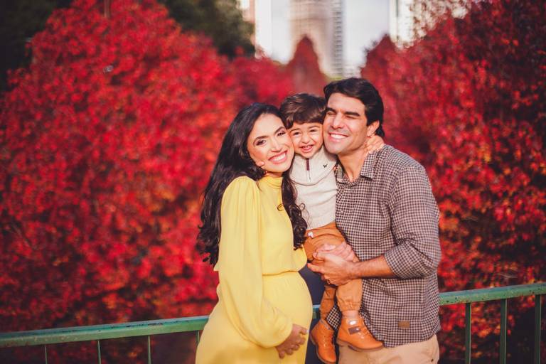 Fotografa Familia Curitiba - Ensaio externo Outono Canaleta bosque 